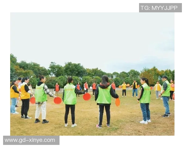 飞盘运动的魅力:西安飞盘队如何通过团队协作实现卓越表现 飞盘运动的魅力:西安飞盘队如何通过团队协作实现卓越表现